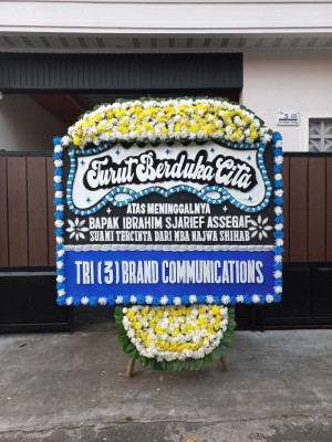 Papan Bunga Duka di Batu Tulis